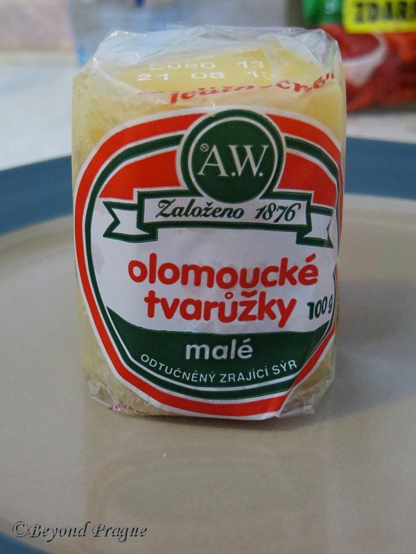 Tvarůžky as it is commonly seen in supermarkets.