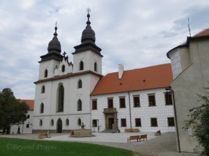 Anterior view of St. Procopius' Basilica and the Vysočina regional museum which adjoins it.