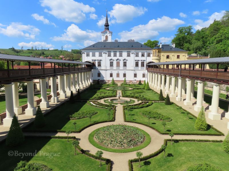 Lysice chateau colonnade